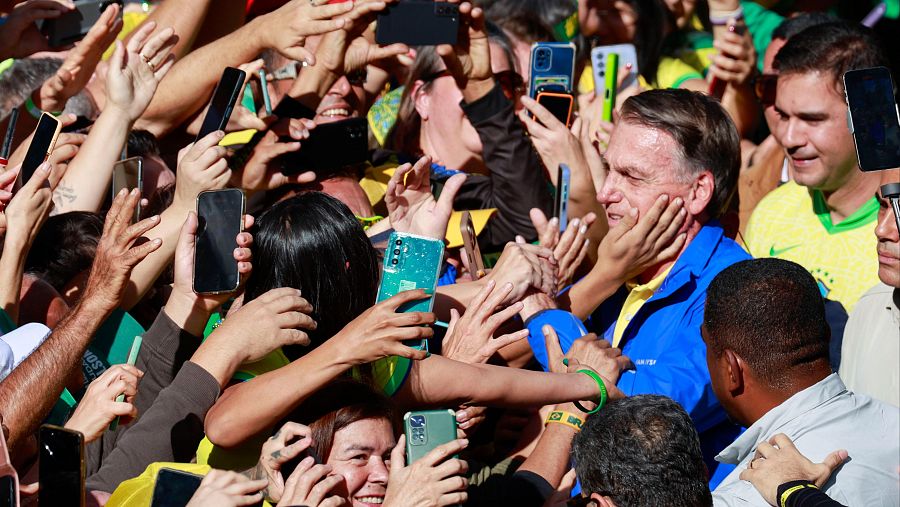 El expresidente brasileño Jair Bolsonaro participa en una manifestación este domingo