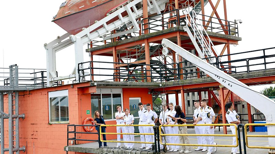 La princesa Leonor junto a sus compañeros en el Centro de Salvamento Marítimo Jovellanos