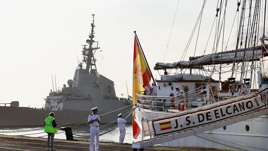 El buque escuela Juan Sebastián Elcano, en el puerto de Gijón