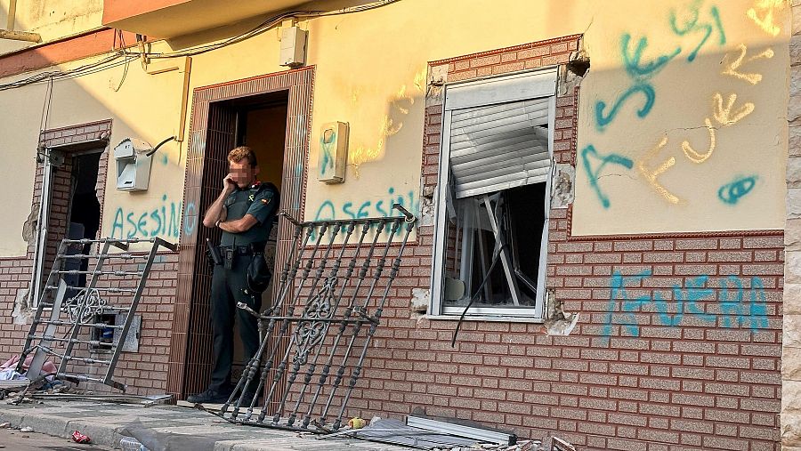 Vecinos de Isla Mayor destrozan la casa del que consideran autor de la muerte del menor