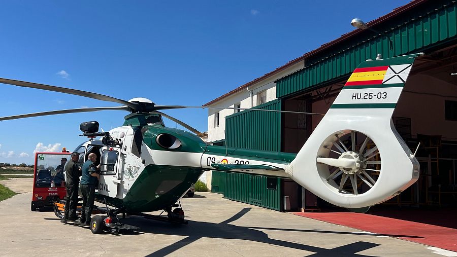 Helicóptero de la Guardia Civil en la base de Monflorite, Huesca