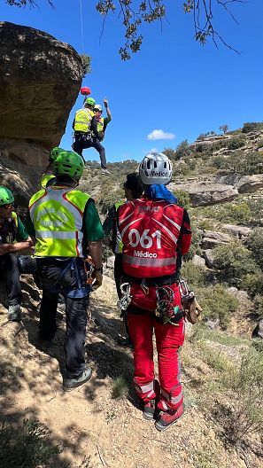 Los equipos de rescate del GREIM acompañados por el médico del 061