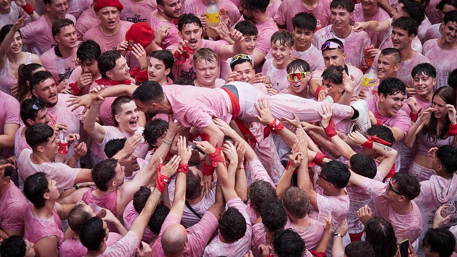 Ambiente previo al Chupinazo en la Plaza del Ayuntamiento