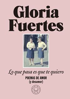 Fotografía de dos mujeres en una calle, portada del libro de poemas 