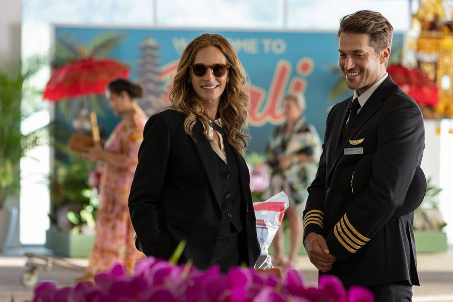 Julia Roberts y Lucas Bravo en 'Viaje al paraíso'