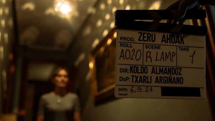 Koldo Almandoz dirige la serie 'Zeu Ahoak' (Bocas de Cielo)