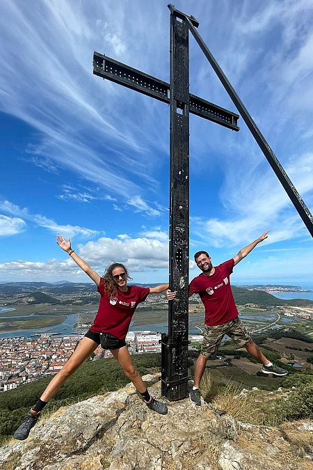 Elena y Daniel, monitores