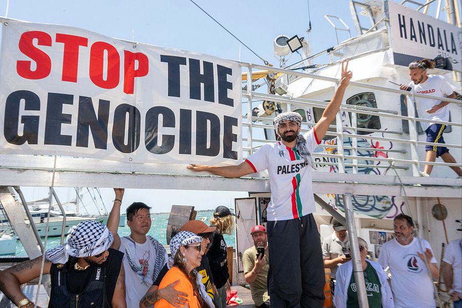 La Flotilla de la Libertad en el barco Handal antes de partir hacia Gaza