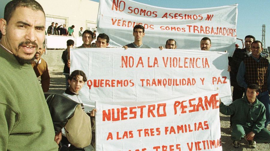 Concentración de inmigrantes en El Ejido tras el asesinato de tres españoles por temporeros marroquíes