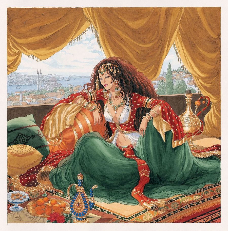 Mujer con joyas, vestida con ropa elegante, recostada en un ambiente lujoso con cachimba, tetera y frutas.  Se observa un paisaje urbano a través de cortinas.