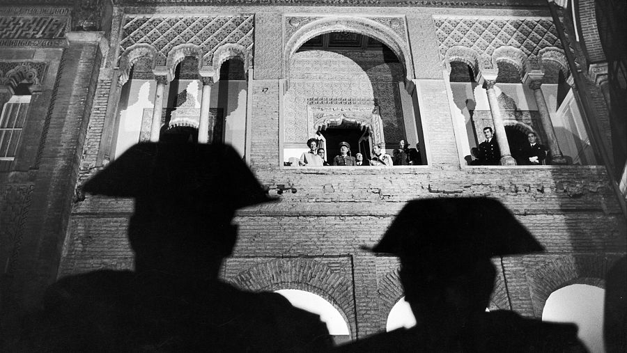 Un projecte educatiu desmunta 50 mites del franquisme a les aules