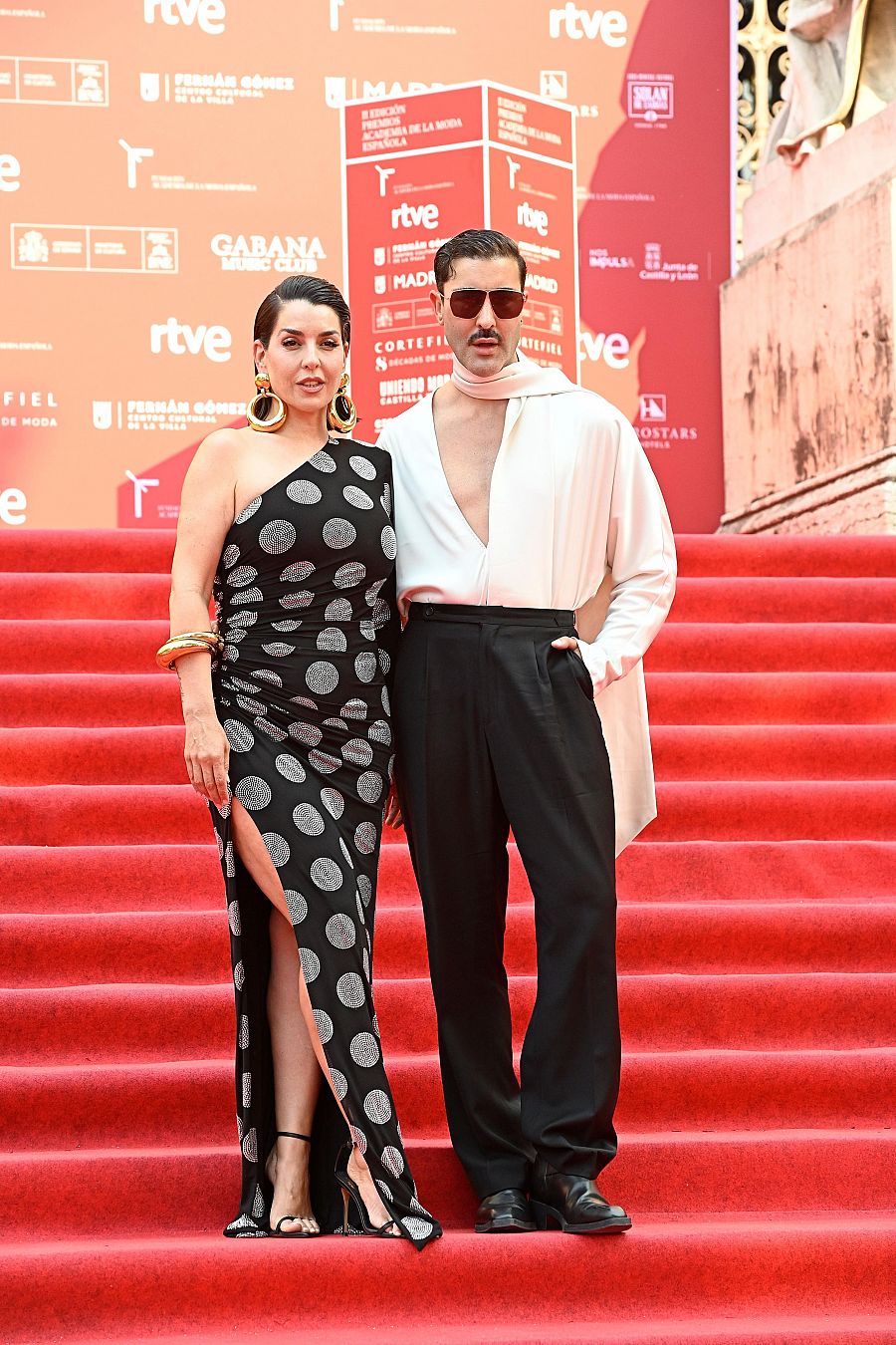 Ruth Lorenzo y Andrew Pocrid en la alfombra roja de la II edición de los Premios Academia de la Moda Española