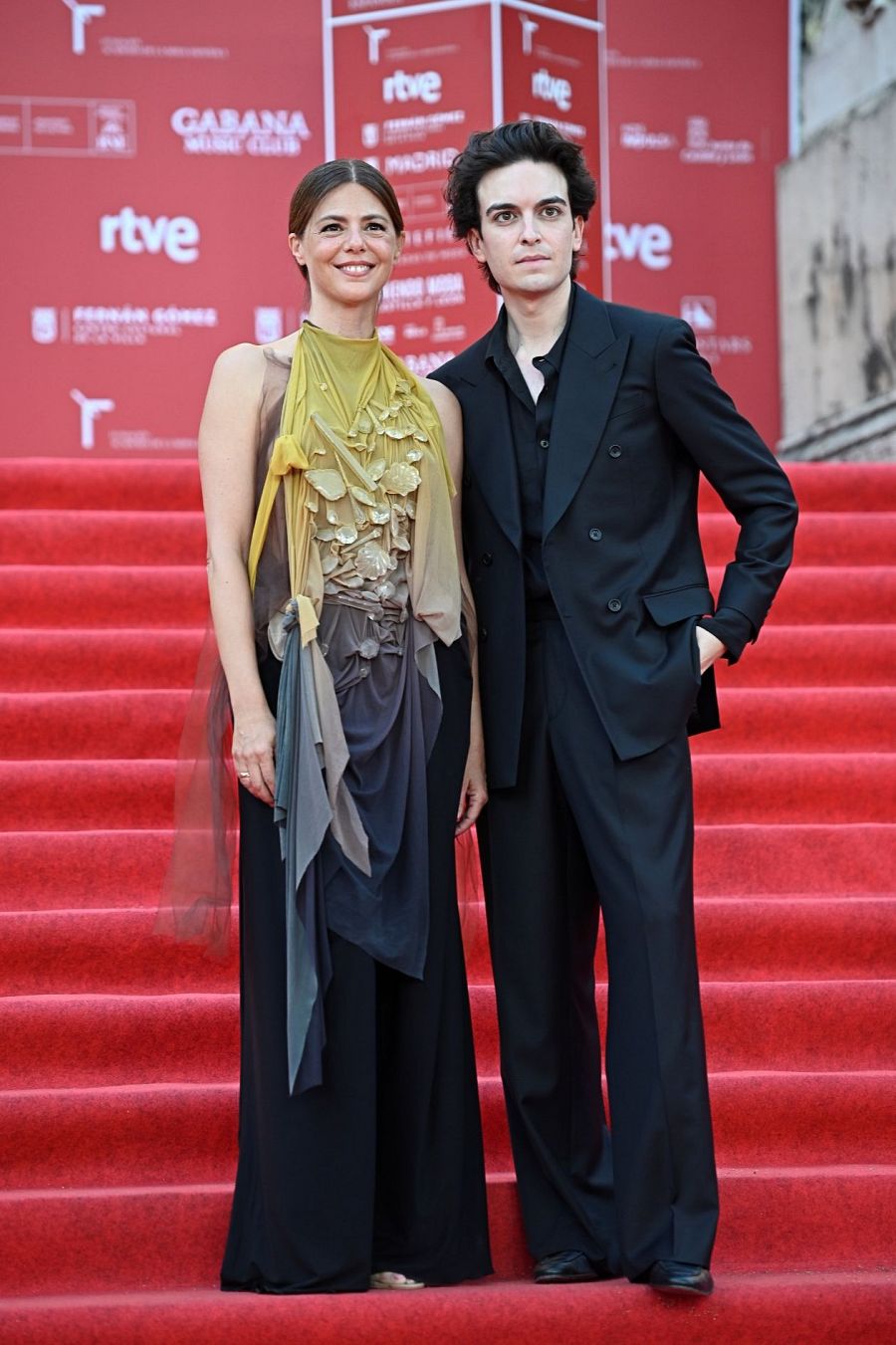 Manuela Velasco y Ernesto Naranjo en los Premios Academia de la Moda Española 2025