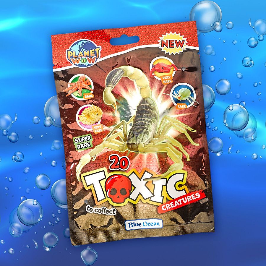 Sobre de plástico brillante con un escorpión amarillo y otras criaturas, indicando su rareza.  Incluye el logo de Blue Ocean y la frase "20 Toxic Creatures to collect".