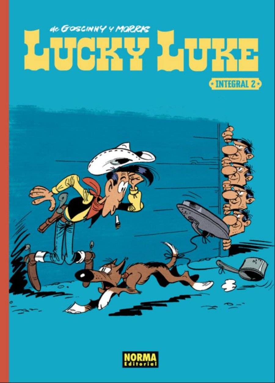 Lucky Luke y Rantanplan corren, perseguidos por los Dalton que dejan caer herramientas.  Portada de cómic con fondo azul.