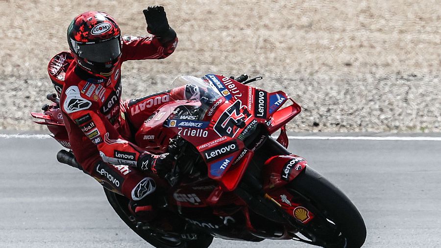 Márquez se llava la carrera al sprint de Brno.