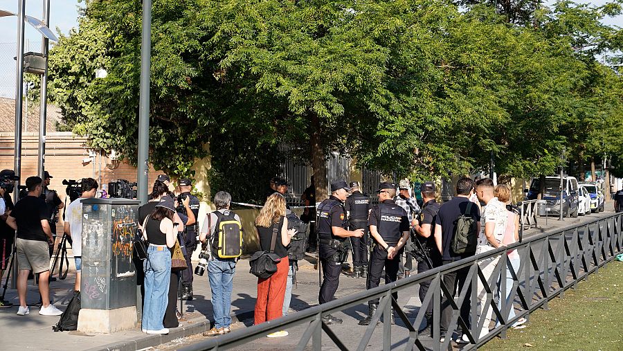 Amplio dispositivo policial en los juzgados de Granada para la entrega del hijo menor de Juana Rivas al padre, el italiano Francesco Arcuri, en ejecución de una sentencia de los juzgados de Italia.
