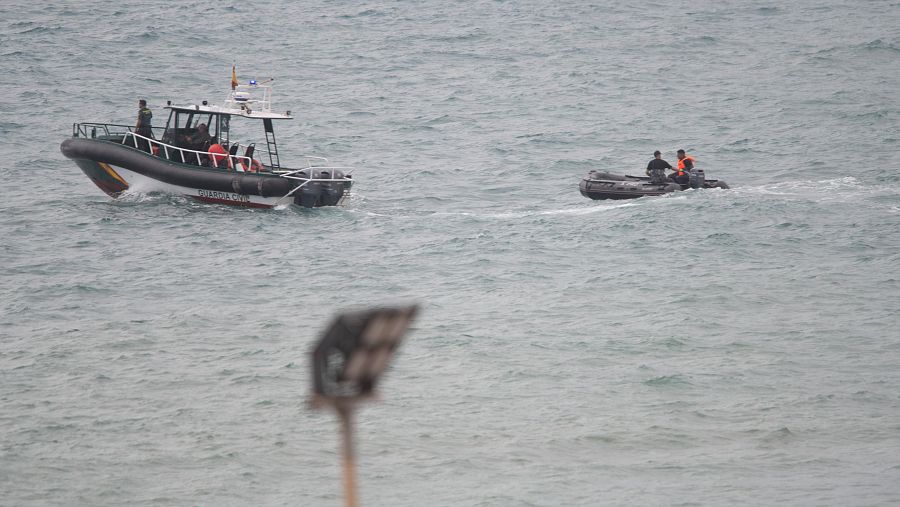 Dos embarcaciones de la guardia civil interceptan a varios migrantes