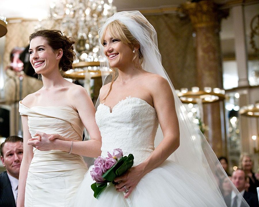 Anne Hathaway y Kate Hudson en 'Guerra de novias'