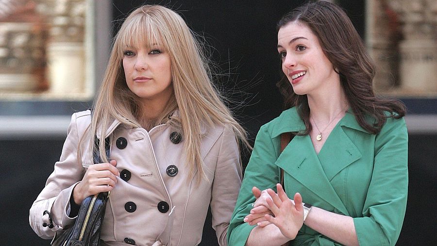 Kate Hudson y Anne Hathaway en 'Guerra de novias'