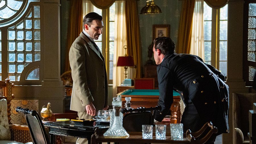 La Promesa: El enfrentamiento entre Curro y Lorenzo estalla