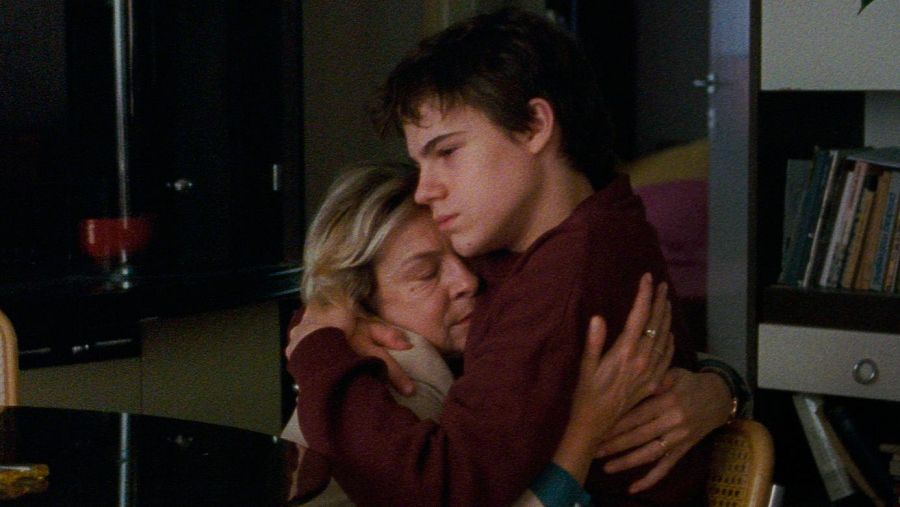 alarm'La patria perdida', el conflicto interno de un joven con amada madre por el régimen de Slobodan Milošević