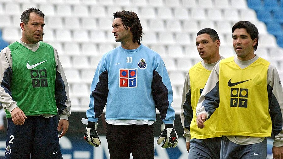Jorge Costa, Vitor Baia, Derlei y Deco (de izda. a dcha.), durante un entrenamiento del Oporto en Riazor antes de la semifinal de la Champions en 2004