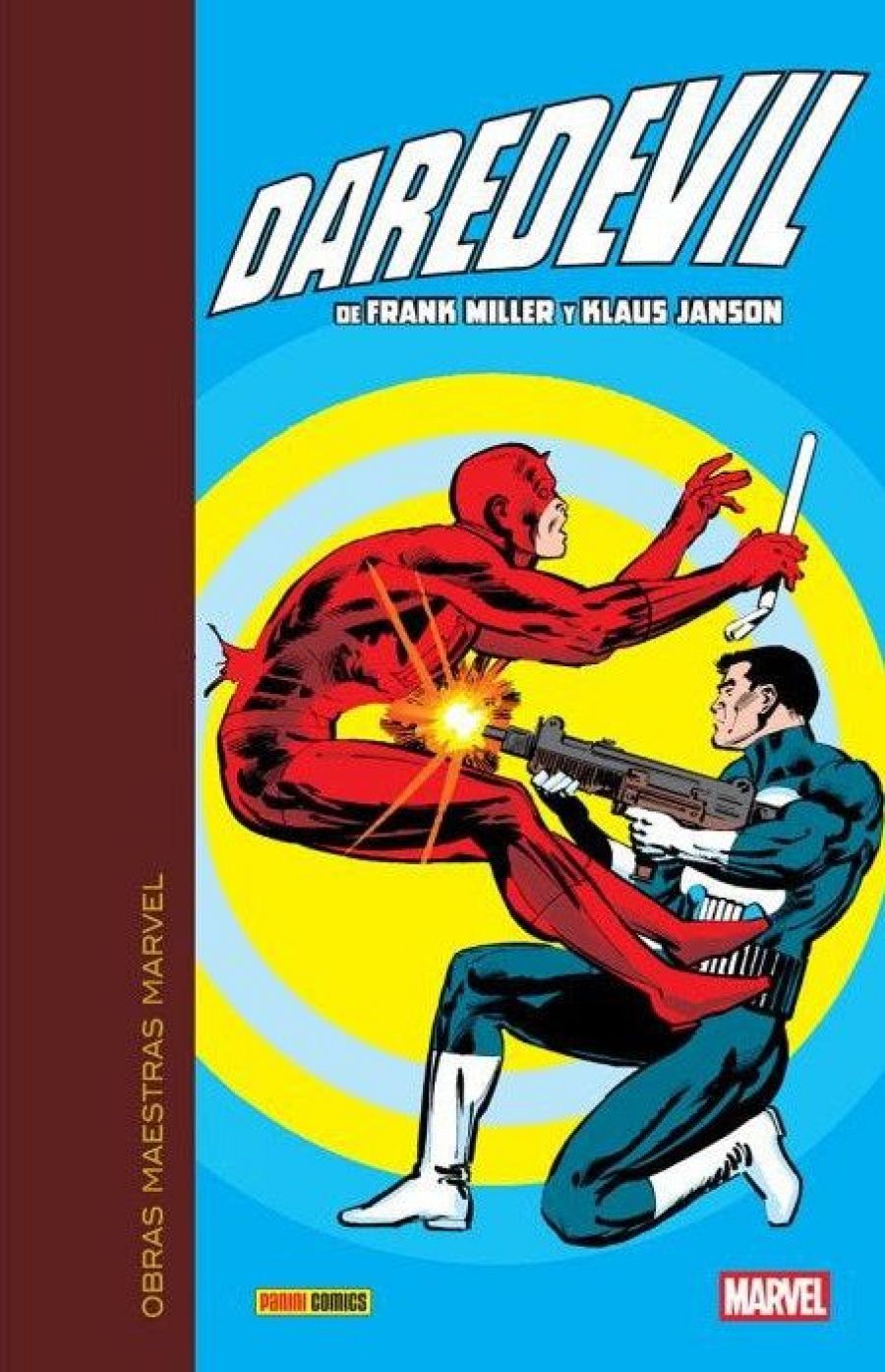 Enfrentamiento entre Daredevil y Punisher en la portada de un cómic. Daredevil, en rojo, salta mientras Punisher, en azul oscuro, dispara con una metralleta.