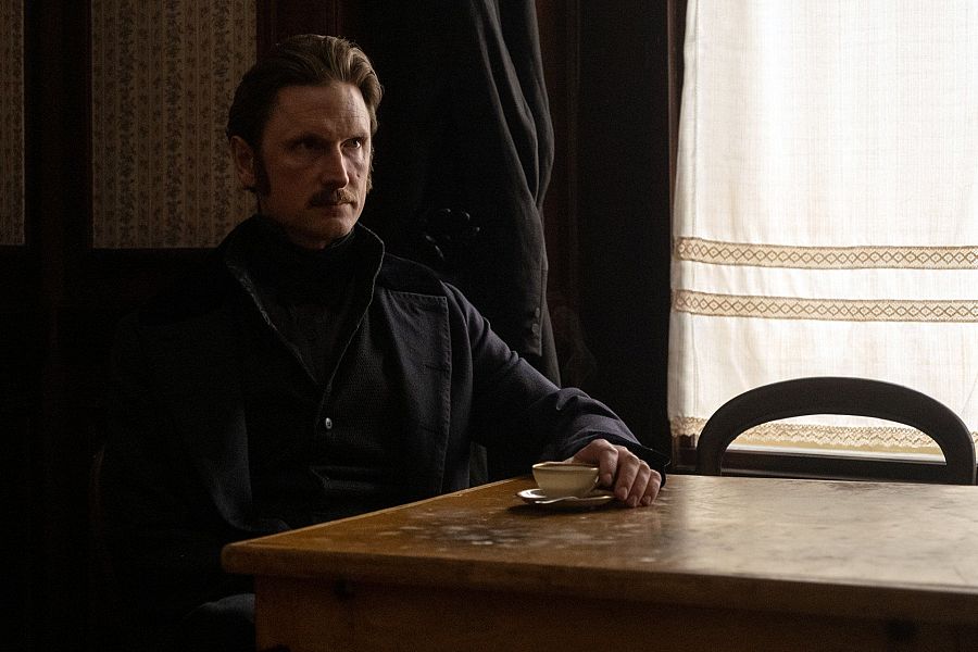 Mikkel Boe Følsgaard como Villefort en 'El conde de Montecristo'