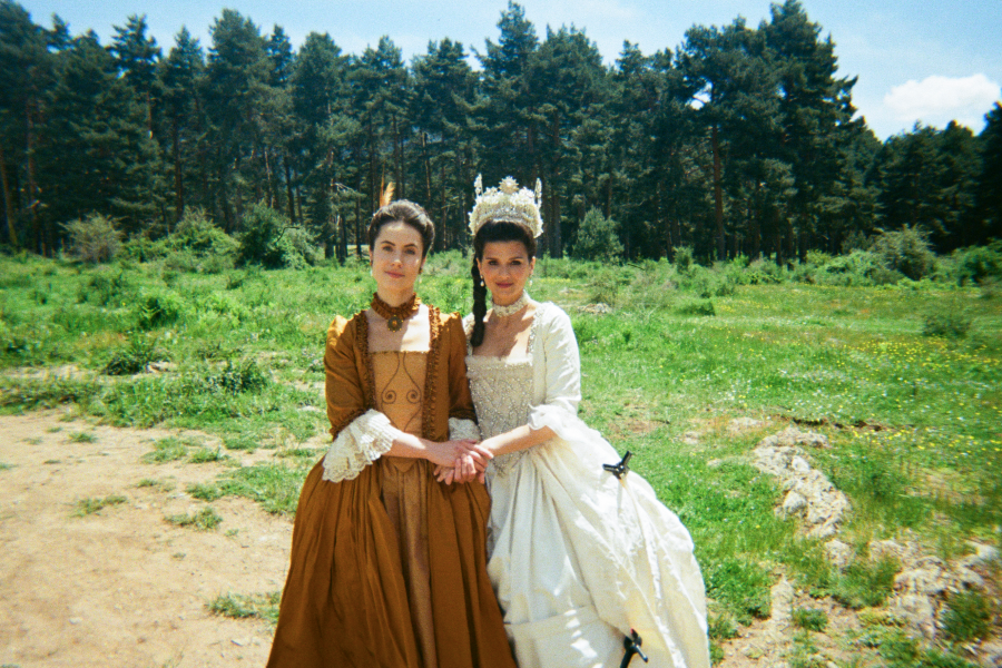 Miren Arrieta y Sabela Arán, Mercedes y Victoria en 'Valle Salvaje'