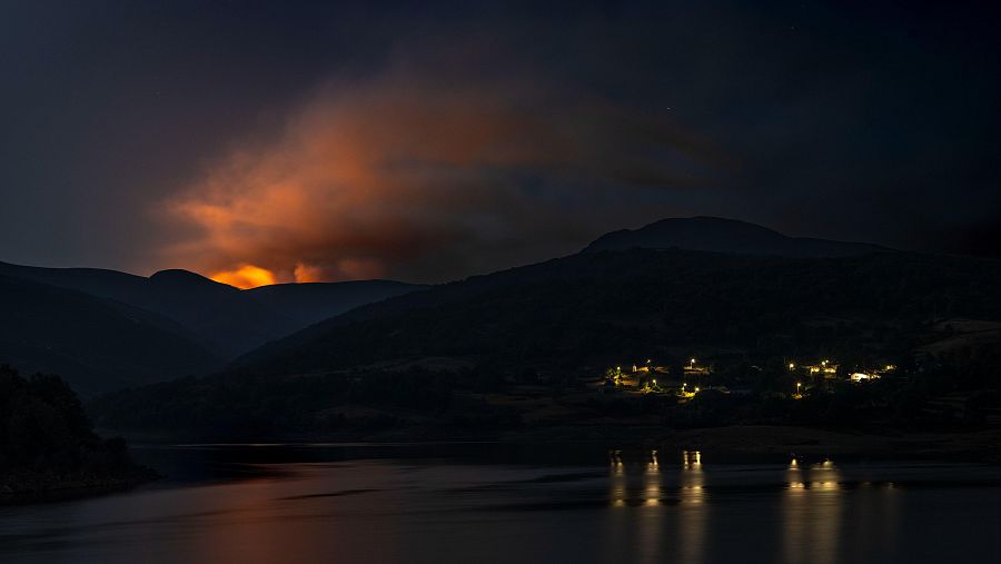 Imagen del incendio forestal en Chandrexa de Queixa (Ourense)