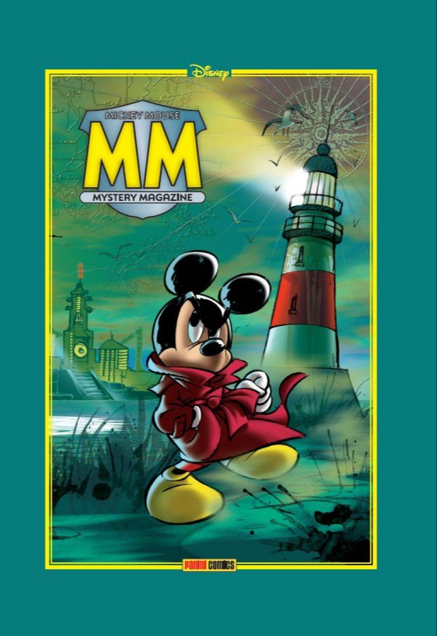 Mickey Mouse, con gabardina roja, investiga cerca de un faro en una portada de cómic de ambiente misterioso.  Edición Panini Comics.