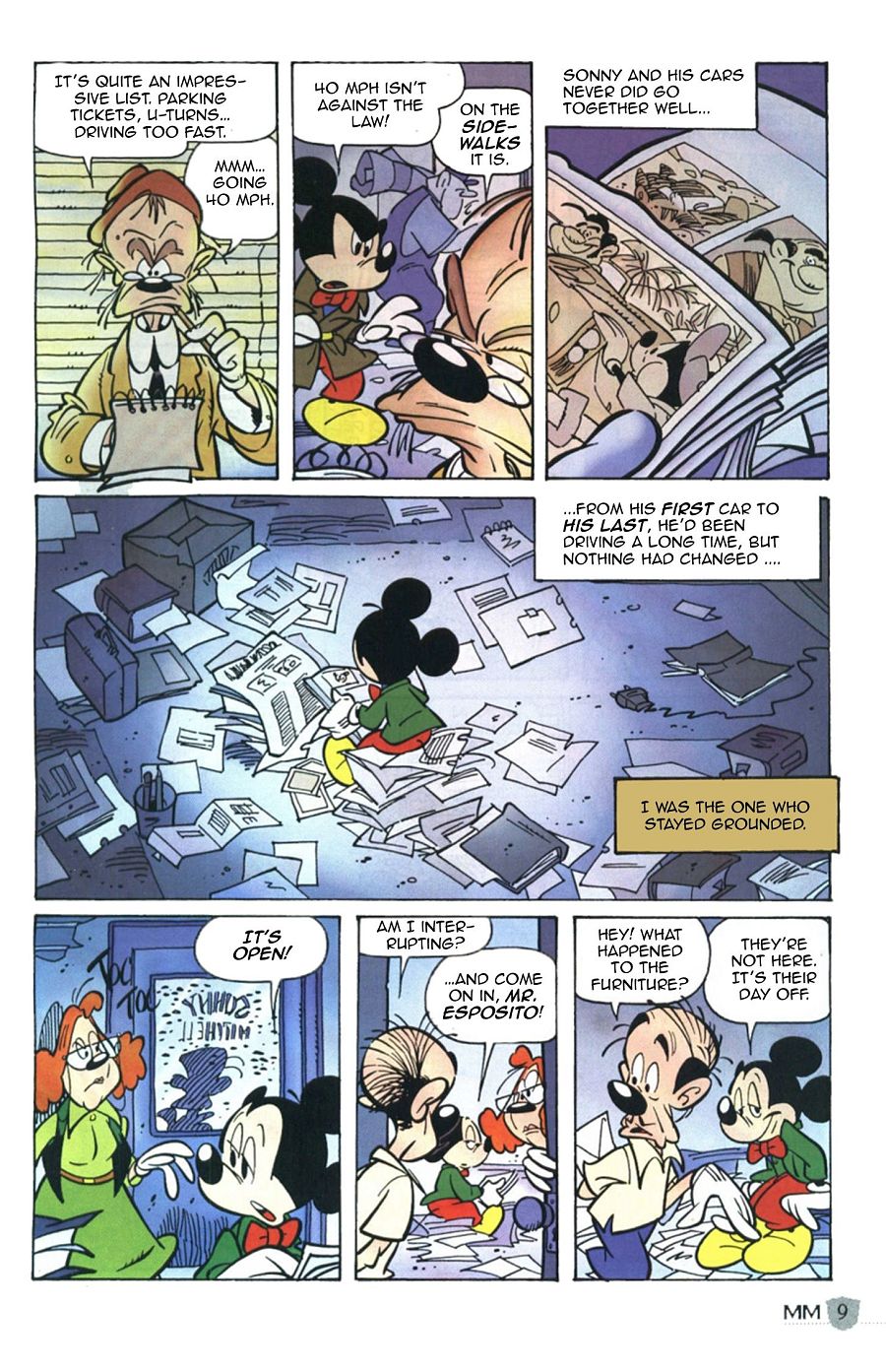 Seis viñetas de cómic muestran a Mickey Mouse y otros personajes en escenas que incluyen una lista de infracciones, fotos de coches y una habitación vacía. Diálogos revelan una trama misteriosa.