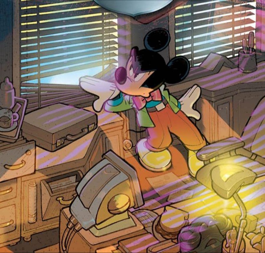 Mickey Mouse, en una oficina con un escritorio que contiene un maletín, una taza y un ordenador antiguo, mira por la ventana con expresión pensativa.  Estilo cómic con efectos de luz.