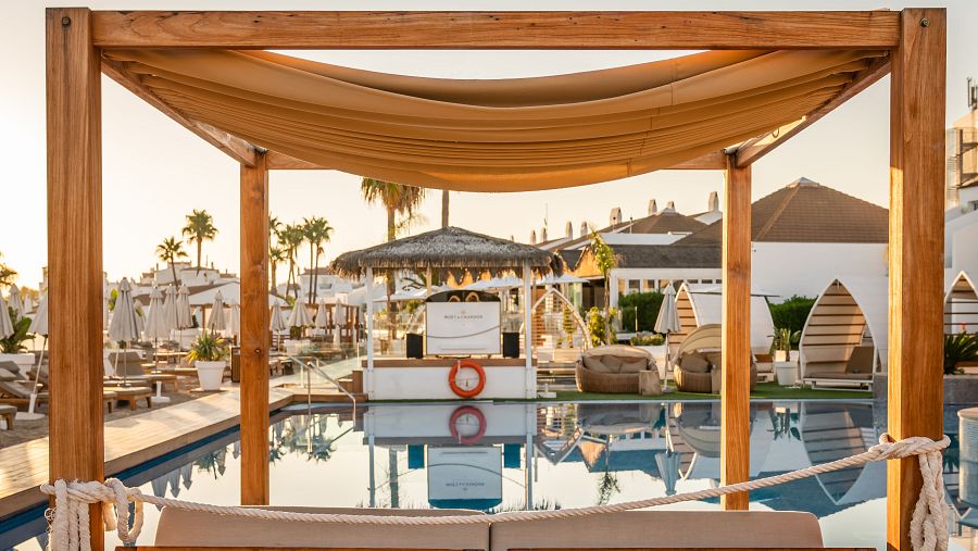 Verano menorquín: un oasis donde los aromas de la cocina tradicional se funden con la brisa del Mediterráneo