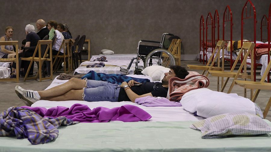 Vecinos evacuados por el fuego en Abejera, Zamora.