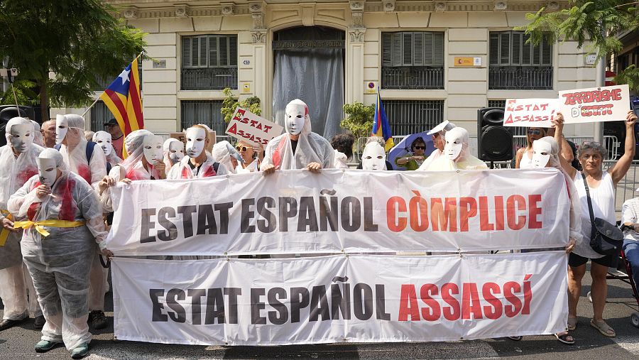 Concentració de la plataforma 17 A-Exigim Resposabilitats davant la Prefectura de la Policia Nacional a la Via Laietana