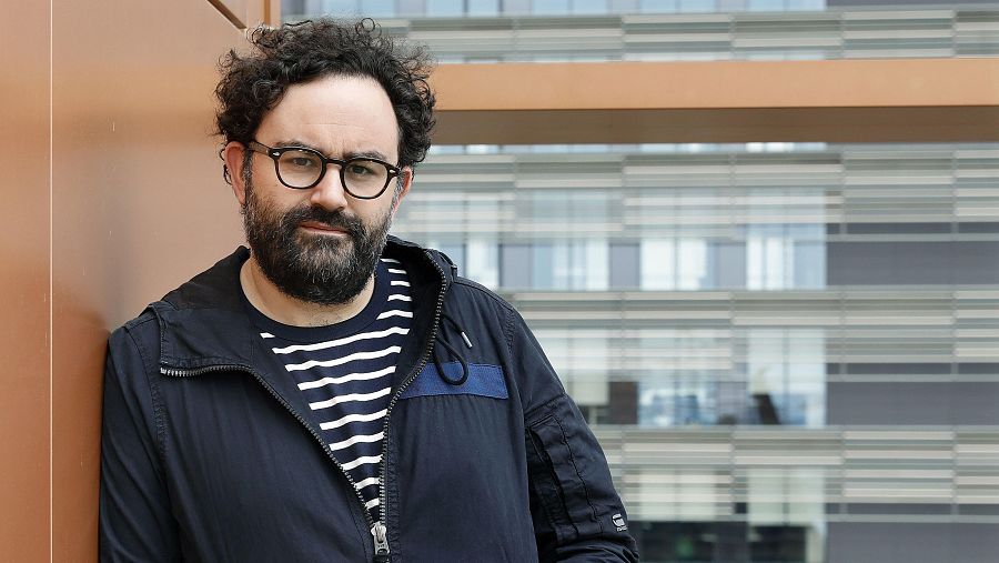 Gonzalo Maier ha publicado otros libros como 'Hay un mundo en otra parte' (Random House), 'El libro de los bosillos' (Editorial minúscula) o 'Cuando cumplí cuarenta' (Editorial minúscula).