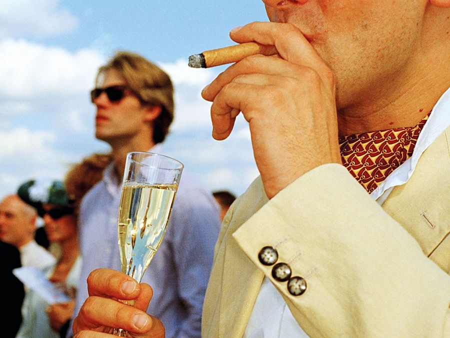 Detalle de la portada de 'Una mano invisible' de Gonzalo Maier.