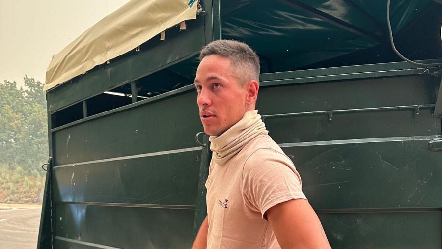 Cristian ayuda a otros ganaderos a proteger a sus animales del fuego