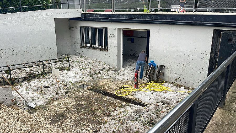 Piscina municipal de la Seu d'Urgell afectada per la tempesta