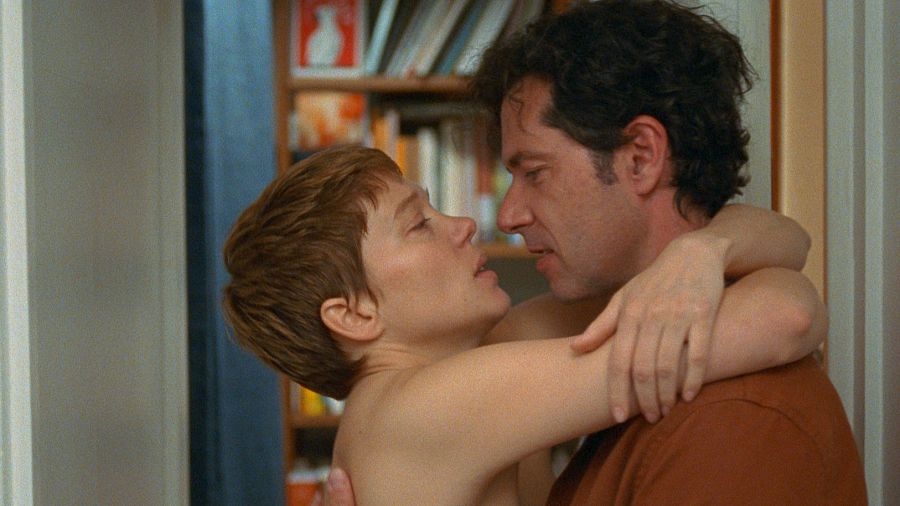 Los actores Léa Seydoux y Melvin Poupaud en una escena de 'Una bonita mañana'