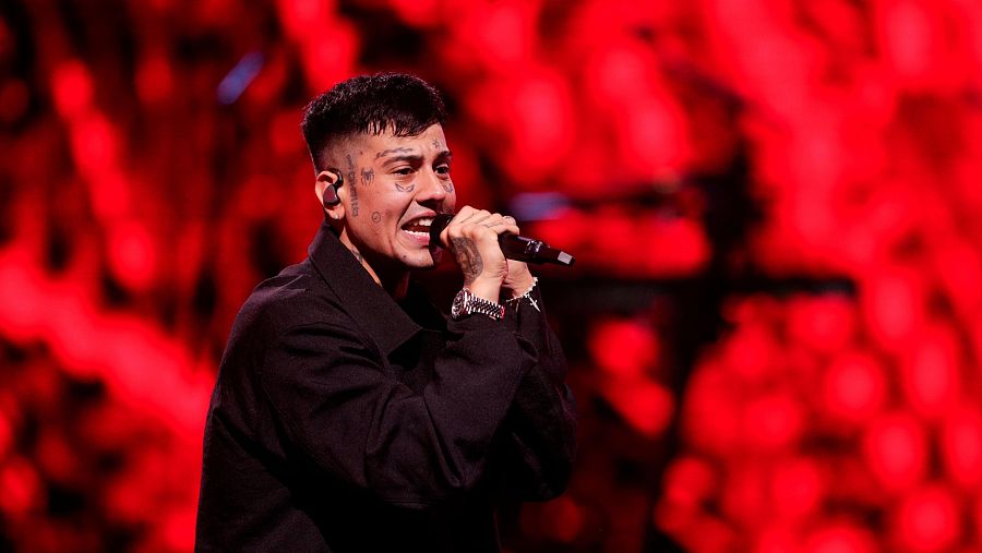 El argentino Duki ofrecerá conciertos en Zaragoza, Sevilla, A Coruña, Barcelona y Madrid. Los colombianos Sebastián Yatra y Manuel Turizo darán ocho y quince actuaciones respectivamente. Y el puertorriqueño Anuel AA visitará ocho ciudades españolas.