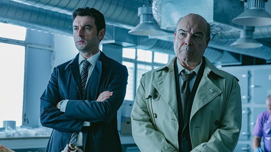 Los actores Javier Rey y Antonio Resines en una escena de 'Orígenes secretos'