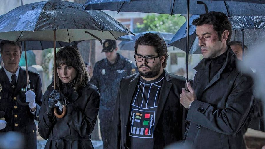 Una escena de la película 'Orígenes secretos' con Verónica Echegui, Brays Efe y Javier Rey