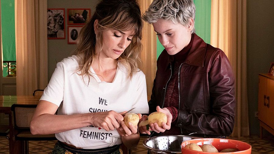 Secuencia de 'Madres paralelas' con Penélope Cruz y Milena Smit