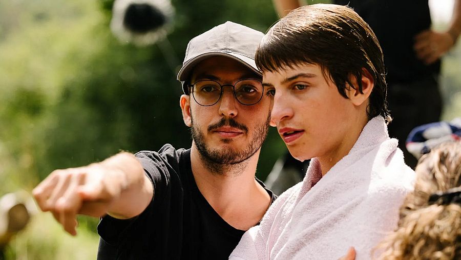 Jaume Claret Muxart, junto al actor Jan Monter, en el rodaje de 'Estrany riu'.