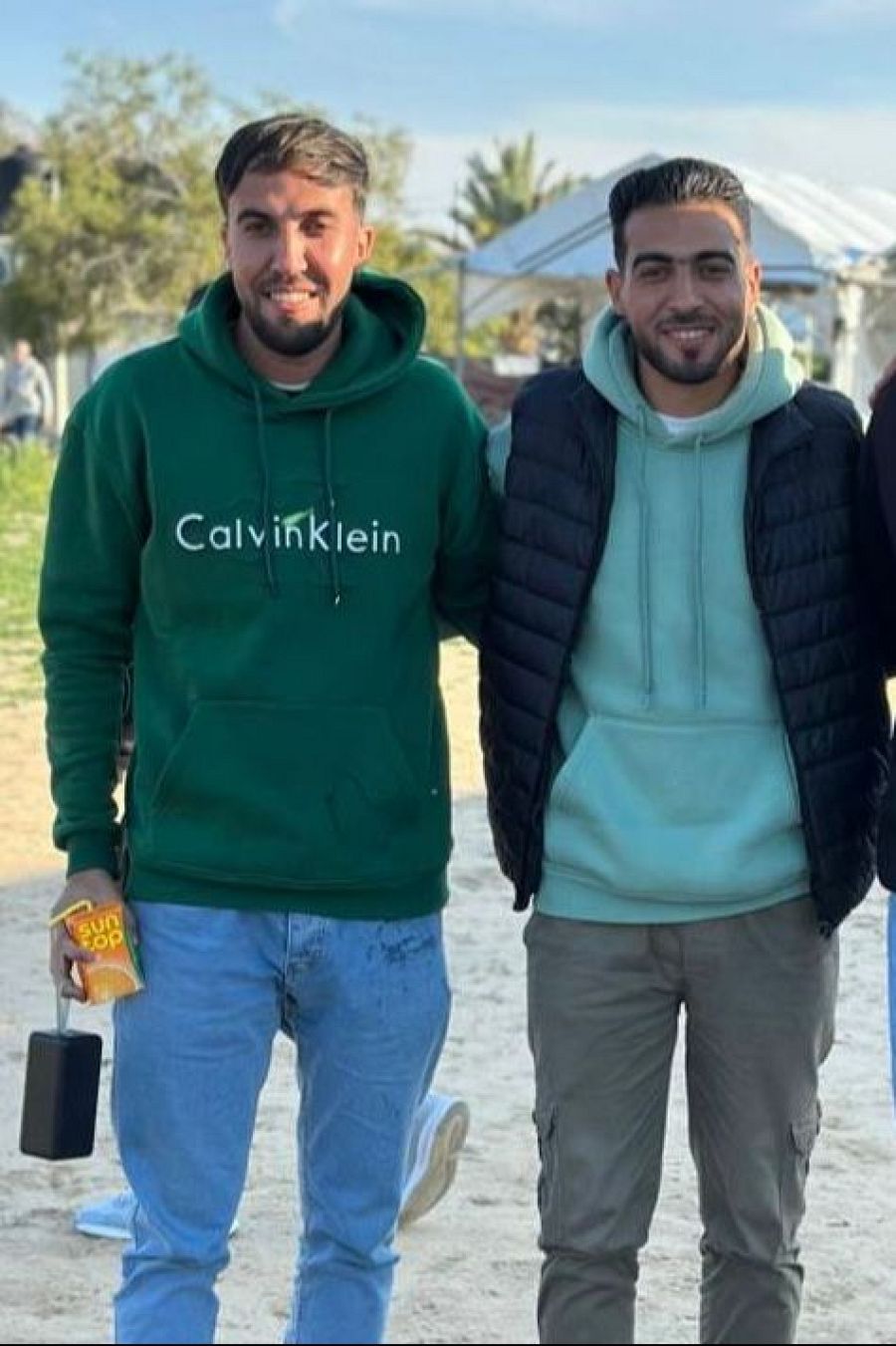 Adil y su hermano Mouz, el periodista asesinado el pasado 25 de agosto .jpg