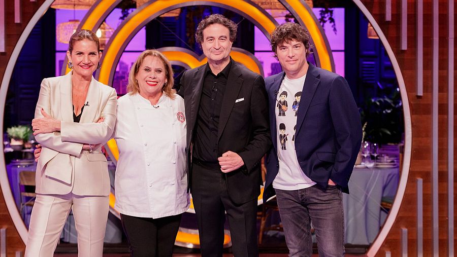 Carmina Barrios con el jurado