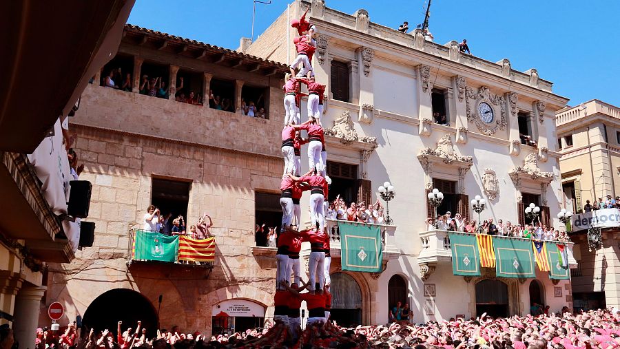 4 de 9 sense folre de la Colla Joves Xiquets de Valls per Sant Fèlix 2025